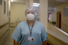 A parnanguara Lucimar Josiane de Oliveira, de 44 anos, recebeu a primeira dose da vacina contra a Covid-19 exatamente às 21h48 do dia 18 de janeiro de 2021. A enfermeira, que atua no Complexo Hospitalar do Trabalhador (CHT), foi a primeira paranaense a ser vacinada contra o novo coronavírus.  -  Curitiba, 15/07/2021  -  Foto: Gilson Abreu/AEN