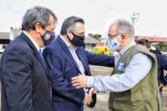 O secretário de Estado da Saúde, Beto Preto acompanha o  ministro da Saúde, Marcelo Queiroga, nesta terça-feira (20) na vacinação contra a Covid-19 dos paranaenses em Foz do Iguaçu, no Oeste. Foto: Gilson Abreu/AEN