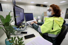 Dos 21 profissionais que atuam na equipe contratada para auxiliar na gestão ambiental da Portos do Paraná, quase todos são formados no Litoral do Estado. Cada vez mais, moradores dos municípios da região reforçam o time de cuidado permanente com o Meio Ambiente nos Portos de Paranaguá e Antonina.  -  Paranaguá, 20/07/2021  -  Foto: Claudio Neves/Portos do Paraná