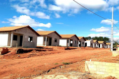 Técnicos da Cohapar vistoriaram nesta quarta-feira (21) as obras de dois novos conjuntos em construção pelo Governo do Estado no Norte Pioneiro. São 47 novas moradias em Figueira e 74 em Curiúva, que recebem investimentos de R$ 9,5 milhões do programa Casa Fácil Paraná. (Foto: Michael Faleiros/Cohapar)