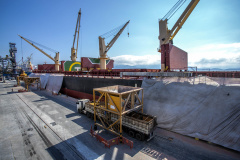 Navio programado para quarta-feira (28) vai descarregar 32 mil toneladas do cereal. Desde o início do ano, já são quatro embarcações recebidas no porto paranaense com milho importado. - Paranaguá, 27/07/2021  -  Foto: Claudio Neves/Arquivo Portos do Paraná-primeira operação, em Maio/21