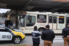 Roubos nos ambientes de transporte coletivo caem 48,6% no Paraná e mais da metade somente na Capital no primeiro semestre
Foto:PMPR