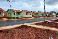 O Residencial Ibicatu, novo empreendimento habitacional em Centenário do Sul com 30 moradias, está em fase final de construção. O projeto recebeu R$ 1,7 milhão de investimento do Governo do Estado e atenderá famílias em situação de vulnerabilidade social da cidade, na região Norte do Paraná. (Foto: Ivone/Cohapar)