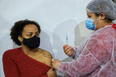 Mais de 6 milhões de paranaenses já foram imunizados, quase 70% da população adulta     Foto: Jose Fernando Ogura /AEN