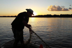 A pesca em todas as suas modalidades está proibida na Bacia Hidrográfica do Rio das Cinzas e de seus afluentes. A decisão, prevista na Portaria nº 242/2021, publicada nesta semana em Diário Oficial pelo Instituto Água e Terra (IAT), considera a proteção e a gestão integrada dos recursos ictiológicos existentes, frente ao período crítico de escassez hídrica.  -  Curitiba, 30/07/2021  -  Foto: SEDEST