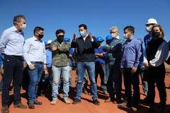 O governador Carlos Massa Ratinho Junior visitou nesta terça-feira (03) as obras de instalação do novo núcleo genético e da unidade de disseminação de genes da empresa Agroceres Pic, no limite entre Paranavaí e Santo Antônio do Caiuá, no Noroeste. Foto: José Fernando Ogura/AEN