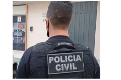 A Polícia Civil do Paraná (PCPR) deflagrou uma operação contra uma organização criminosa que aplicava golpes utilizando uma construtora. A ação aconteceu na manhã desta quinta-feira (5), em Londrina e Sarandi, no Norte do Estado. Ao menos dez vítimas foram identificadas, estima-se que o prejuízo seja superior a R$ 5 milhões.   -  Foto: PCPR