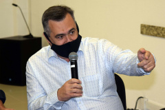O secretário de Estado da Saúde, Beto Preto, recebeu hoje (11) os prefeitos da região de Maringá para discutir o fortalecimento do Samu Norte Novo, vacinação contra a Covid-19 e tratativas para liberação de recursos já aprovados para o Consórcio Público Intermunicipal de Saúde do Setentrião Paranaense (Cisamusep).Foto: Américo Antonio/SESA