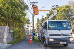 A Copel promove neste sábado (14) o mutirão anual de manutenção preventiva nas redes elétricas, com o objetivo de reduzir desligamentos de energia no período mais chuvoso do ano. Esta será a terceira edição do chamado "Dia D", com cerca de 2 mil trabalhadores em campo, em 79 municípios de todo o Paraná.  -  Curitiba, 13/08/2021  -  Foto: Copel