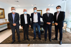 O governador Carlos Massa Ratinho Junior recebe  nesta quinta-feira (19) o Presidente nacional do Sebrae, Carlos do Carmo Andrade Melles, o presidente do Conselho Deliberativo do Sebrae/PR, Fernando Moraes e  o Diretor Superintendente - Sebrae/PR Vitor Roberto Tioqueta. O vice-governador Darci Piana acompanha a agenda. 19/08/2021 - Foto: Geraldo Bubniak/AEN