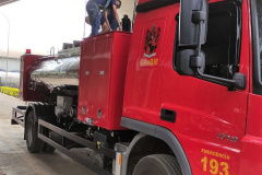 A Regional de Maringá fez a verificação inicial do veículo tanque rodoviário pertencente ao Corpo de Bombeiros do estado do Mato Grosso, na segunda-feira (23). O veículo será destinado ao transporte de querosene, usada no abastecimento dos helicópteros daquele Estado, que são utilizados no combate aos incêndios que vêm ocorrendo na região, destruindo o pantanal brasileiro, além de lavouras e parte da mata ainda existente.  -  Curitiba, 24/08/2021  -  Foto: IPEM
