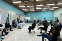 O vice-governador Darci Piana participou nesta quinta-feira (26) de reunião promovida pela Associação dos Municípios do Paraná (AMP), em parceria com a Associação dos Municípios do Centro-Sul do Paraná (Amcespar), em Irati, e falou sobre as ações do governo estadual a prefeitos e secretários municipais. Foto: Camila Tonett