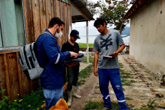  PIAÇAGUERA  - Equipes da Portos do Paraná e do Consórcio Boskalis/ Fabio Bruno/Sli/Dec realizaram nos últimos dias visitas a comunidades de ilhas do Litoral do Paraná para falar sobre a obra de desmonte de rochas (derrocamento), que acontecerá no Porto de Paranaguá.  -  Paranaguá, 26/08/2021  -  Foto: Pierpaolo Notta/Portos do Paraná