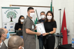 Vinte e oito presos da Penitenciária Estadual de Londrina II (PEL2) receberam seus certificados dos cursos profissionalizantes de construção civil, elétrica predial e refrigeração, ofertados à primeira turma do Projeto Capacitar para Libertar. A cerimônia de formatura ocorreu na tarde desta quinta-feira (26), em uma das salas da penitenciária. -  Londrina, 27/08/2021  -  Foto: DEPEN-PARANÁ