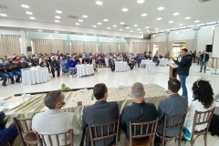 O Governo do Estado tem a disposição de fortalecer parcerias para garantir investimentos nos municípios. A estratégia do governo foi confirmada chefe da Casa Civil, Guto Silva, neste sábado (28), em Verê, durante o Primeiro Encontro Legislativo da Associação das Câmaras Municipais do Sudoeste do Paraná (Acamsop), entidade que reúne os legislativos municipais de 22 das 42 cidades da região.

Foto: José Fernando Ogura/AEN