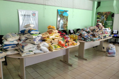 Cerca de 70 famílias de Toledo são beneficiadas com cestas de alimentos, nesta semana. Os donativos são frutos da doação da população em troca de uma muda de árvore nativa, distribuída pelo Instituto Água e Terra (IAT). -  Curitiba, 31/08/2021  -  Foto: SEDEST
