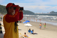 Nadar em segurança é somente próximo ao Posto de Guarda-Vidas do Corpo de Bombeiros  -  Curitiba, 04/09/2021  -  Foto: SESP-PR