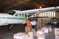 A Secretaria de Estado da Saúde (Sesa) iniciou na tarde desta sexta-feira (10) a distribuição de mais 376.180 vacinas contra a Covid-19 para as 22 Regionais de Saúde do Paraná. São 331.110 imunizantes da Pfizer/BioNTech e 45.070 doses da CoronaVac/Butantan. Há 262.640 vacinas destinadas à segunda dose (D2) e 113.540 para a primeira aplicação (D1).Foto: Américo Antonio/SESA