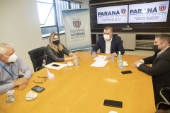 A Secretaria de Justiça, Família e Trabalho e a Superintendência Regional do Trabalho do Governo Federal assinaram nesta sexta-feira (10) um protocolo para que os jovens internados para cumprir medidas socioeducativas tenham acesso às carteiras de trabalho físicas. A medida se explica pelo fato de o documento ter passado a ser emitido somente virtual. A questão é que esses jovens não têm acesso ao telefone celular. Foto:SEJUF
