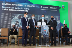 O governador Carlos Massa Ratinho Junior participa nesta segunda-feira (20),  do lançamento da Semana Nacional de Transito ao lado do secretário nacional de Trânsito, Frederico Carneiro, e do diretor-geral do Detran-PR, Wagner Mesquita.   20/09/2021 - Foto: Geraldo Bubniak/AEN