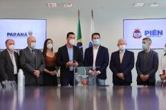 O governador Carlos Massa Ratinho Junior assina nesta terca-feira (21),  a  liberaçao de recursos para investimentos  ao lado do Prefeito de Pien, Maicon Grosskopf. - 21/09/2021 - Foto: Geraldo Bubniak/AEN