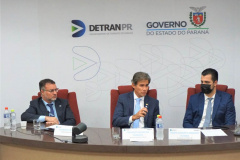 Políticas nacionais de trânsito e ações do Paraná nesta área foram os temas debatidos na reunião conjunta do Conselho Estadual de Trânsito (Cetran) e das Juntas Administrativas de Recursos e Infrações do Estado do Paraná (JARIs) com o secretário nacional de Trânsito, Frederico de Moura Carneiro. Foto: Casa Civil