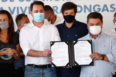 Arapongas, na Região Norte, vai dar um salto de qualidade na questão habitacional. Em ações desenvolvidas pelo Governo do Estado, a cidade vai ganhar nos próximos meses um novo bairro planejado, com 1.479 moradias divididas em duas fases, e uma unidade do Condomínio do Idoso, com 40 residências exclusivas para a terceira idade. - Arapongas, 30/09/2021 - Foto: Jonathan Campos/AEN