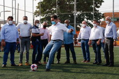 O governador Carlos Massa Ratinho Junior participou nesta quinta-feira (30), em Rolândia, na Região Norte, da inauguração de duas unidades do Meu Campinho, um dos principais programas de esporte e lazer do Governo do Estado. Ele anunciou  também a liberação de R$ 1.799.678,06 para a retomada da construção de um novo Centro Municipal de Educação Infantil (CMEI). 
Foto: Jonathan Campos/AEN