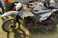 Veículos inservíveis para uso policial, mas que ainda servem para uso comum, serão leiloados pela Polícia Militar do Paraná. São ofertados 258 automóveis, motocicletas e vans que estão nos pátios das unidades da PM nas regiões Noroeste e Oeste do estado. - Curitiba, 04/10/2021  -  Foto: SESP-PR