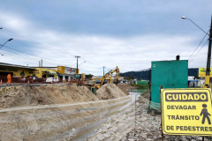 Desvios Matinhos - Lembrete dos desvios de trânsito em Matinhos devido à obra de duplicação, para os turistas que vão ao litoral no feriadão  -  Curitiba, 06/10/2021  -  Foto: DER