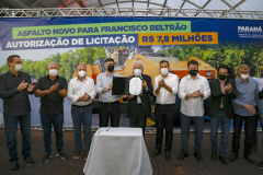 O governador em exercício Darci Piana anunciou nesta quinta-feira (07) novos investimentos para Francisco Beltrão, no Sudoeste do Paraná. As ações do Governo do Estado contemplam equipamentos para a saúde, a pavimentação de 51 vias urbanas e o lançamento do edital de licitação para a construção de uma Delegacia Cidadã na cidade. -  Francisco Beltrão, 07/10/2021  -  Foto: Gilson Abreu/AEN