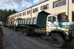 106 municípios registraram interesse em participar da doação de equipamentos e veículospesados realizada pelo Departamento de Estradas de Rodagem do Paraná (DER/PR) nestaquinta-feira (07). Ao todo foram 86 itens doados, como caminhões basculantes,motoniveladora, rolo compactador, escavadeira hidráulica, semirreboque, máquina de pinturae cavalo mecânico, entre outros, divididos em 31 lotes nas regionais do departamento. -  Curitiba, 08/10/2021  -  Foto: DER