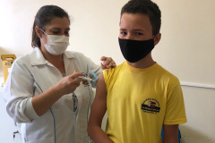 A Secretaria de Estado da Saúde (Sesa) realiza neste sábado (16) o dia D de mobilização nacional da campanha de Multivacinação em crianças e adolescentes menores de 15 anos (14 anos, 11 meses e 29 dias).-  Curitiba, 16/10/2021 -  Foto: Multivacinação/SESA