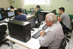 EJA abre inscrições para exames de conclusão de disciplinas e semestres para ensino médio. Foto: Hedeson Alves/Arquivo SEED