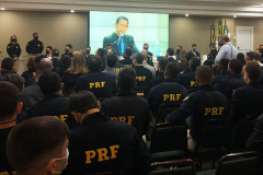 O Secretário da Segurança Pública do Paraná (Sesp), Romulo Marinho Soares, esteve nesta segunda-feira (18/10) em Foz do Iguaçu, no Oeste do Estado, como representante dos chefes do executivo estadual, governador Carlos Massa Ratinho Junior e do vice-governador Darci Piana, para a abertura do Encontro Nacional de Tecnologia e Inovação (ENATI) da Polícia Rodoviária Federal (PRF). - Foz do Iguaçu, 18/10/2021 - Foto: SESP-PR