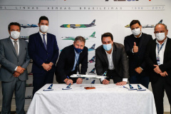 O Paraná será o Estado brasileiro com maior número de destinos cobertos pela Azul a partir de 2022. Onze cidades terão novas linhas operadas pela companhia e outras quatro terão suas operações retomadas após terem sido paralisadas durante a pandemia. O anúncio foi realizado nesta terça-feira (19) em um encontro de representantes da companhia com o governador Carlos Massa Ratinho Junior em Campinas (SP), na universidade corporativa da empresa, a Uniazul. Foto: Jonathan Campos/AEN