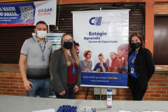 Mais de 900 pessoas saíram empregadas do mutirão de empregos, realizado nesta sexta-feira (22) no bairro de Santa Felicidade, em Curitiba. Foram cerca de 1.600 vagas com carteira assinada oferecidas pelas 40 empresas presentes ao evento. - Curitiba, 22/10/2021 - Foto: SEJUF