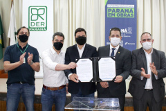 Evento reúne 56 prefeituras para formalizar doção de veículos e equipamentos  -  Curitiba, 27/10/2021 - Foto: DER