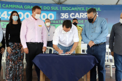 O governador Carlos Massa Ratinho Junior entregou nesta quinta-feira (28) mais 36 novos veículos para reforçar as ações da Saúde da Família em três municípios da Região Metropolitana de Curitiba: Colombo, Bocaiúva do Sul e Campina Grande do Sul. Eles integram a compra de um total de 1.211 automóveis, feita pelo Governo do Estado, para os 399 municípios do Paraná. Foto: Ari Dais/AEN