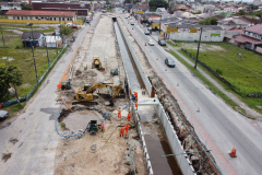 Trânsito em Matinhos continua com desvios durante obra de duplicação da PR-412. Foto: Geraldo Bubniak/AEN
