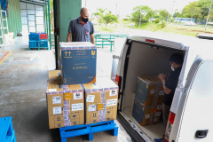 Mais 193 mil vacinas da Pfizer chegaram ao Paraná nesta sexta-feira  Foto: Ari Dias/AEN