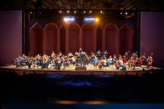 A Orquestra Sinfônica do Paraná (OSP) apresenta neste domingo (31/10) um concerto virtual com obras de compositores alemães sob a regência do maestro convidado Cláudio Cruz. O público poderá assistir ao Idílio de Siegfried, de Wagner, e à Sétima Sinfonia, de Beethoven. -  Curitiba, 30/10/2021 -  Foto: Maringas Maciel/Teatro Guaíra
