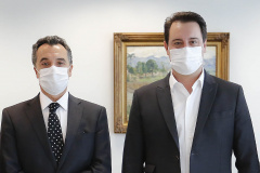 O presidente do Tribunal de Justiça do Paraná (TJPR), desembargador José Laurindo de Souza Netto, foi eleito nesta quinta-feira (4) para a presidência do Conselho de Presidentes dos Tribunais de Justiça do Brasil. O governador Carlos Massa Ratinho Junior parabenizou a eleição do desembargador, destacando seu trabalho frente ao Judiciário paranaense. A posse da cúpula do conselho será em janeiro de 2022. Foto: Jonathan Campos/AEN