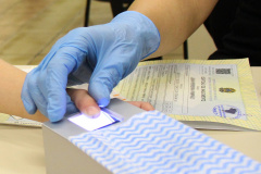A Polícia Civil do Paraná (PCPR) vai dobrar o número de vagas mensais para o atendimento presencial para a confecção de carteiras de identidade a partir de terça-feira (9) no Posto Central em Curitiba. Foto:SESP