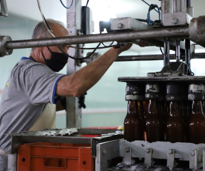 Há cerca de cinco anos a Garoto entrou no mercado de sucos naturais e tem visto os negócios prosperarem. Hoje, o suco Viva Feliz é encontrado nas gôndolas de todo o Sul, Sudeste e parte do Centro-Oeste do Brasil.
