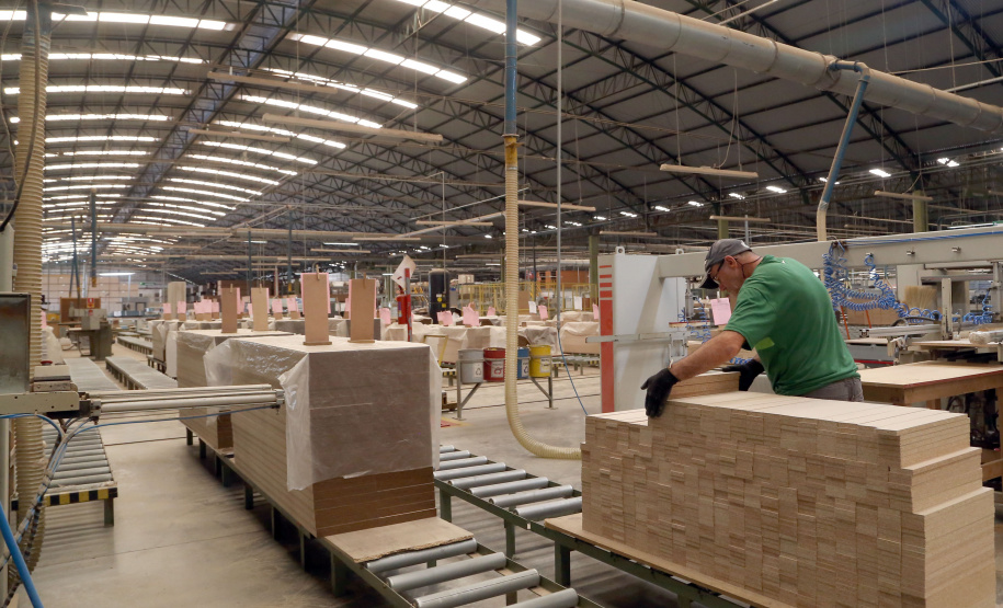 80% dos municpios paranaenses registraram aumento de emprego formais em 2024