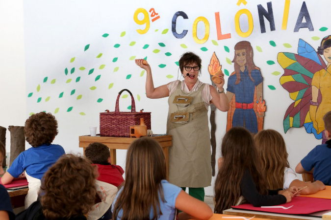 Crianças E Educadores Em Pintura E Desenho Imagem de Stock