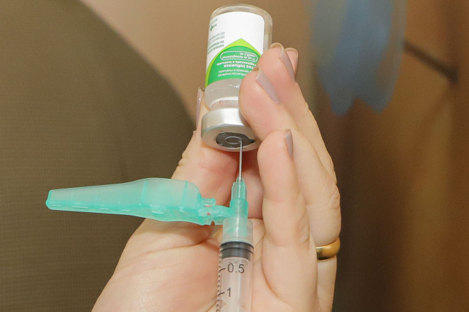 Pode tomar vacina da Covid-19 gripado? - NSC Total