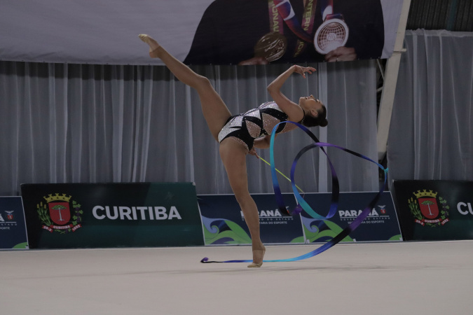 Le championnat de gymnastique rythmique Paranaense se termine avec des temps forts internationaux sur le podium